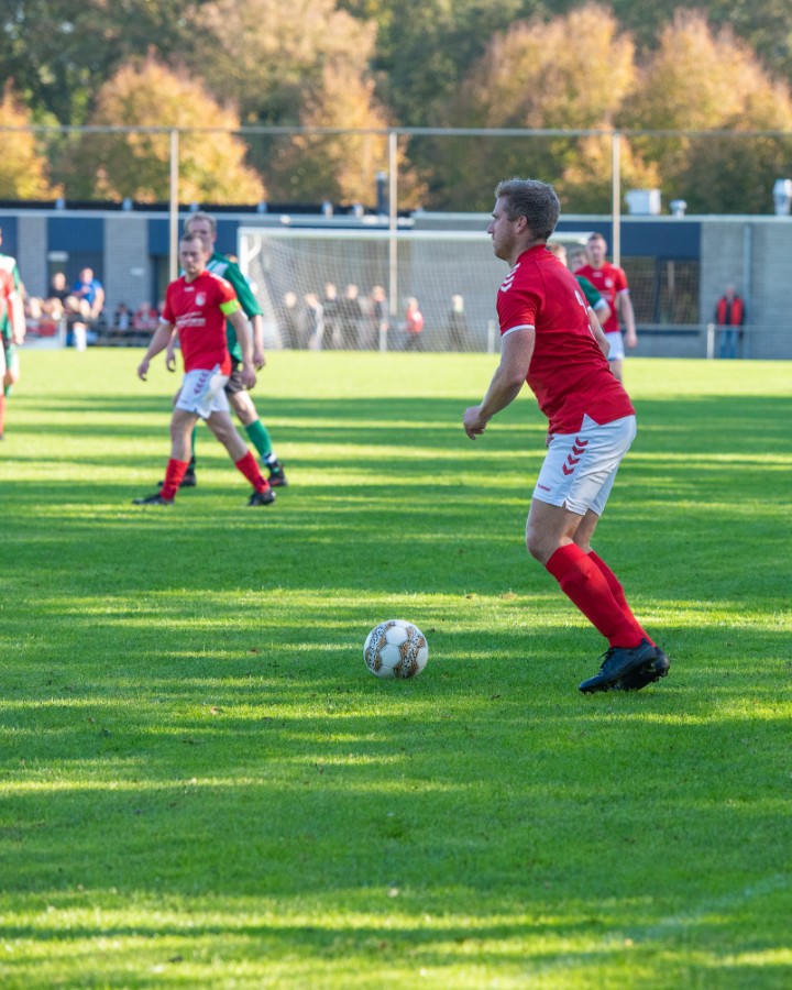 Ternaard laat voorsprong weer uit handen glippen