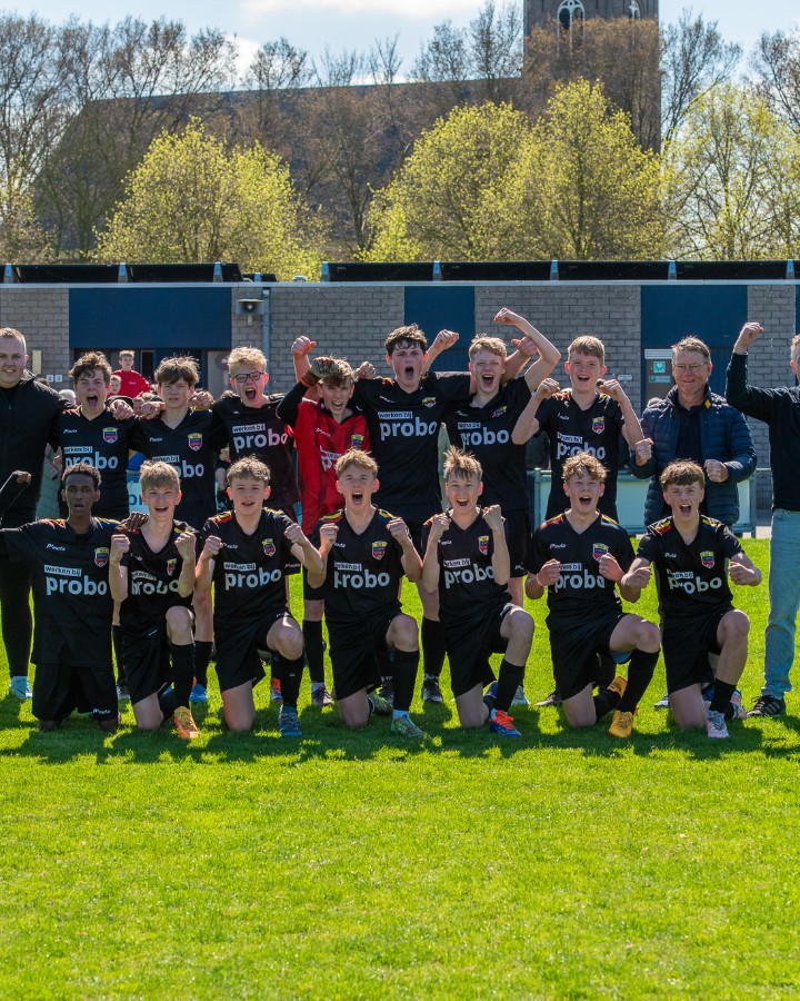 Ternaard/Holwerd JO15-1 bereikt finale KNVB-beker na knappe overwinning op Harkemase Boys