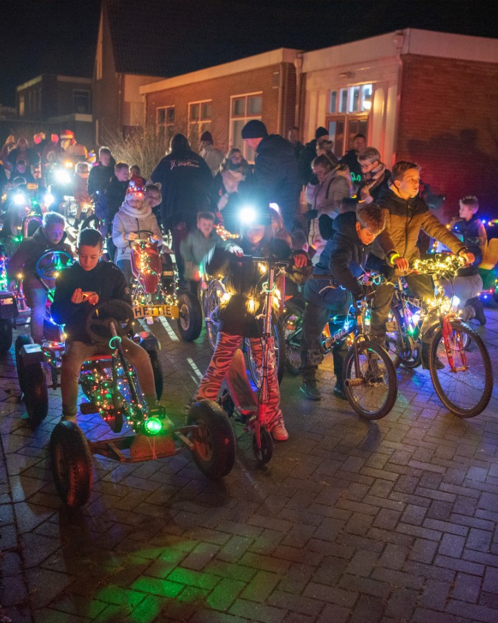 Geslaagde Lichtjes tocht Ternaard.